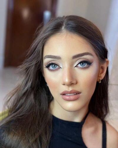 amina - Professional Model