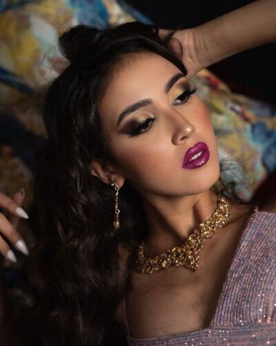 mouna - Professional Model