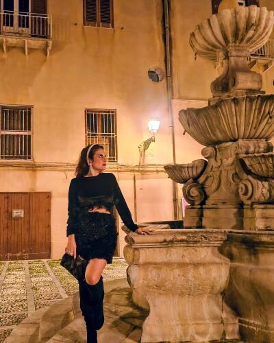 monica - Professional Model